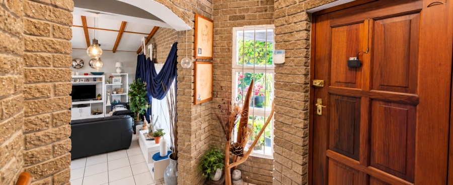5 Bedroom Property for Sale in Kleinbaai Western Cape